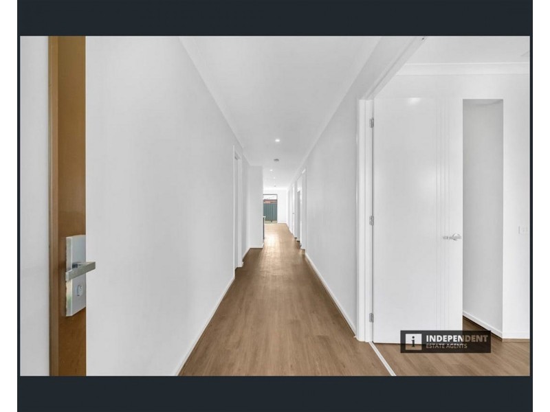 4 Ruff way, Melton South VIC 3338