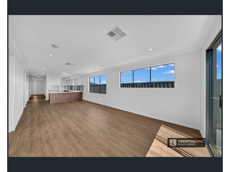 4 Ruff way, Melton South VIC 3338