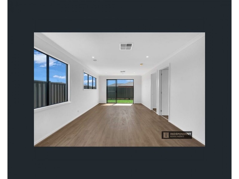 4 Ruff way, Melton South VIC 3338