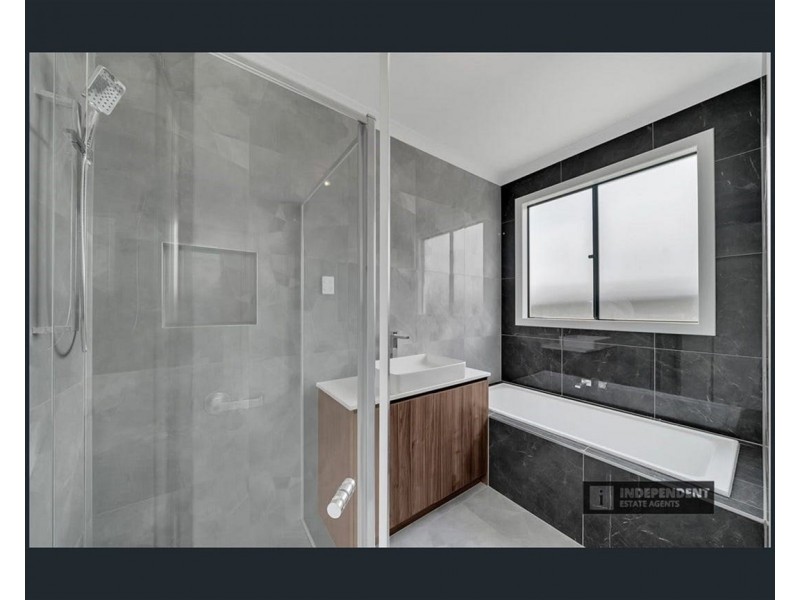 4 Ruff way, Melton South VIC 3338