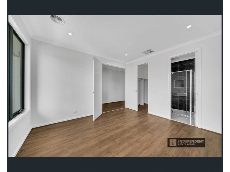 4 Ruff way, Melton South VIC 3338