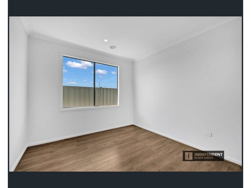 4 Ruff way, Melton South VIC 3338