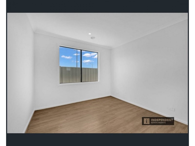 4 Ruff way, Melton South VIC 3338