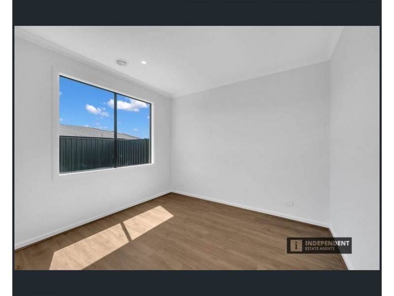 4 Ruff way, Melton South VIC 3338