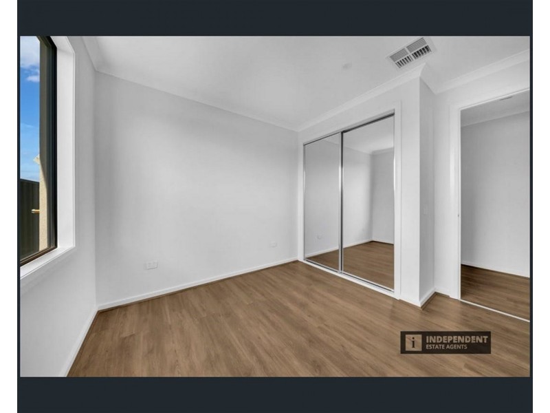 4 Ruff way, Melton South VIC 3338