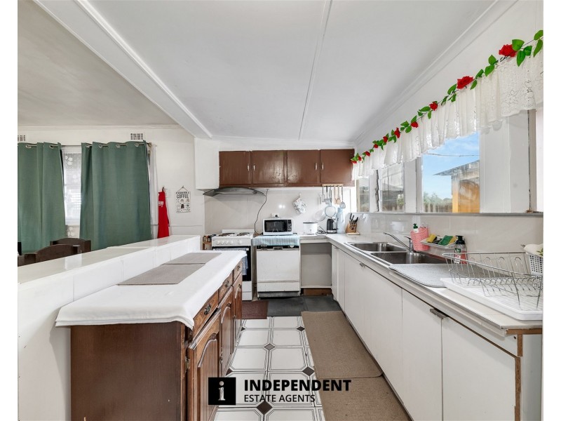 124  SOUTH GIPPSLAND HIGHWAY, Tooradin VIC 3980