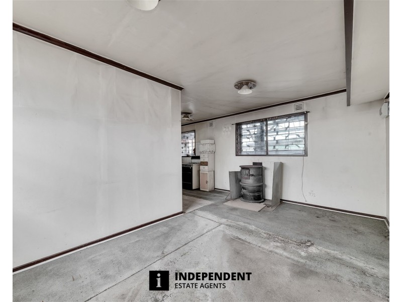 124  SOUTH GIPPSLAND HIGHWAY, Tooradin VIC 3980