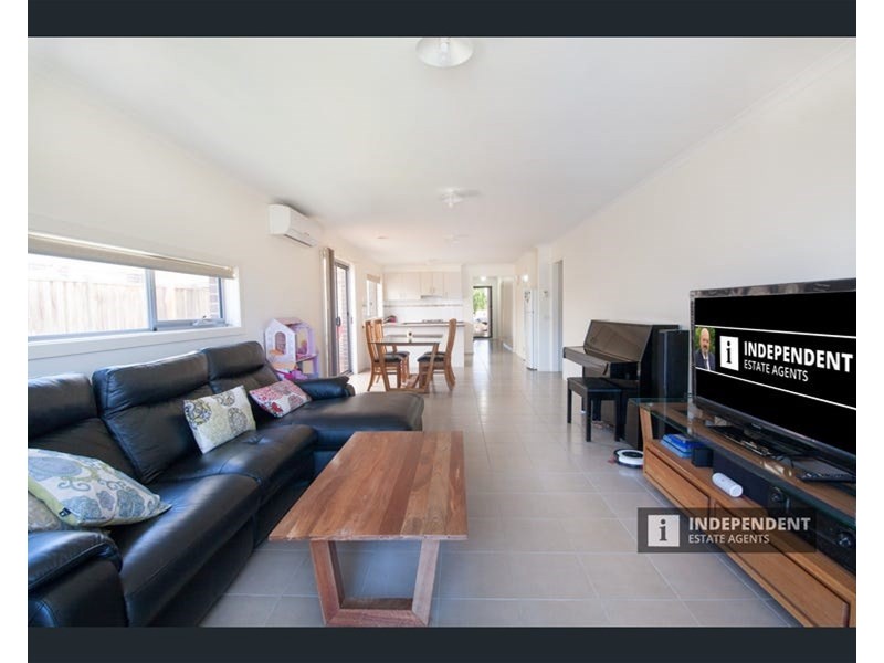 17 Evesham Street, Cranbourne North VIC 3977