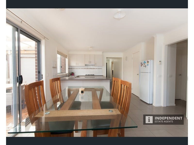 17 Evesham Street, Cranbourne North VIC 3977