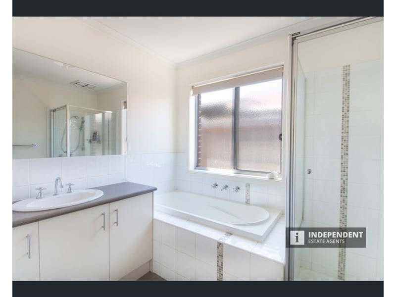 17 Evesham Street, Cranbourne North VIC 3977