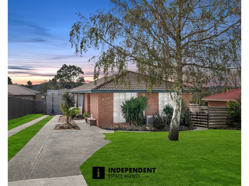 13 THWAITES ROAD, Pakenham VIC 3810