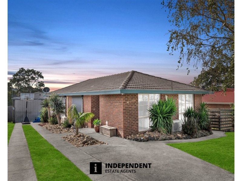 13 THWAITES ROAD, Pakenham VIC 3810