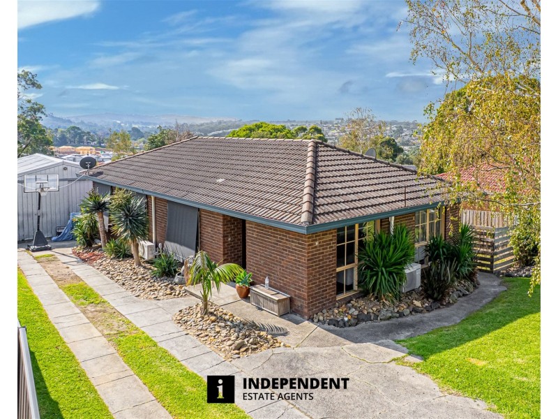 13 THWAITES ROAD, Pakenham VIC 3810