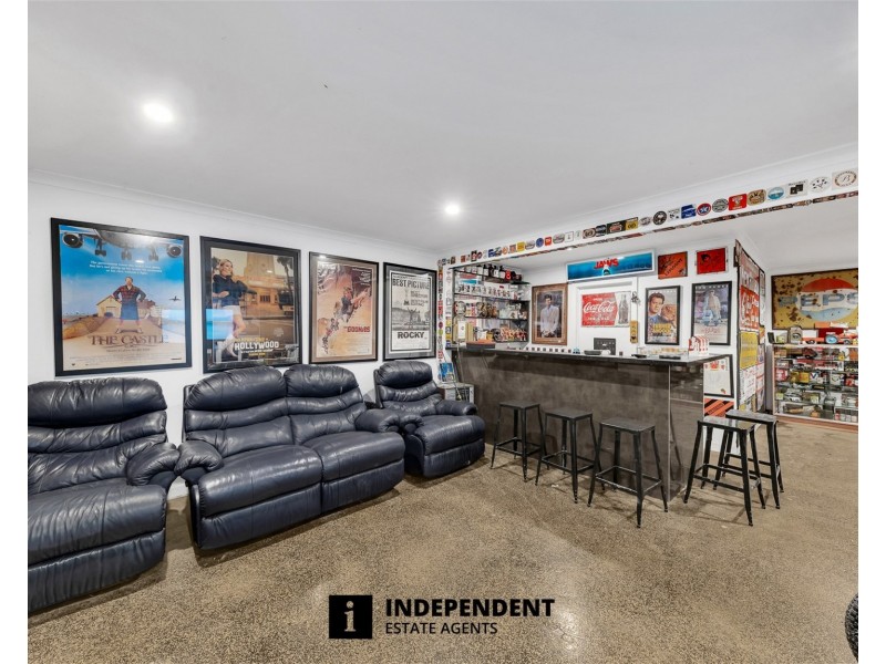 13 THWAITES ROAD, Pakenham VIC 3810