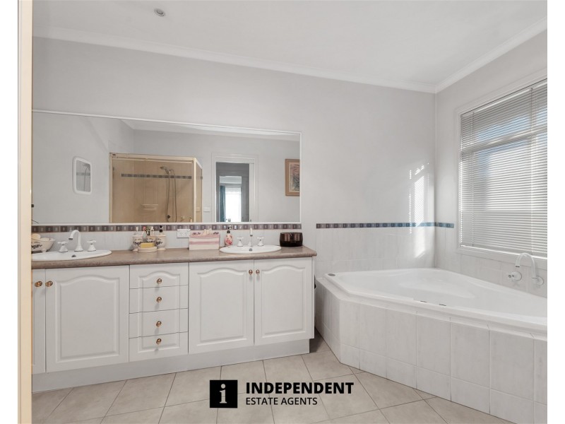 13  Lynch Court, Berwick VIC 3806