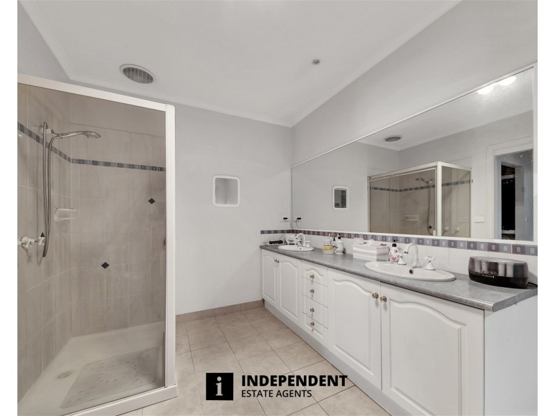 13  Lynch Court, Berwick VIC 3806