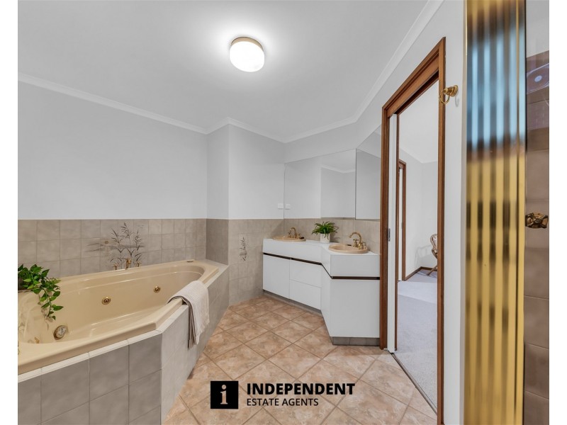 4  Olinda Place, Frankston VIC 3199