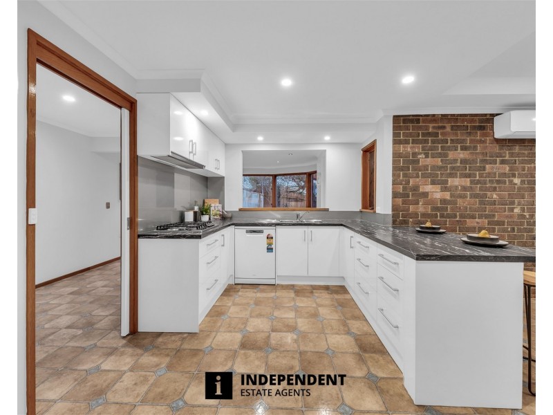 4  Olinda Place, Frankston VIC 3199