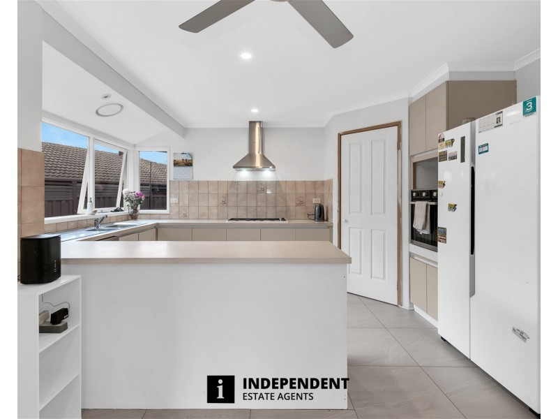9 Hood Court, Berwick VIC 3806