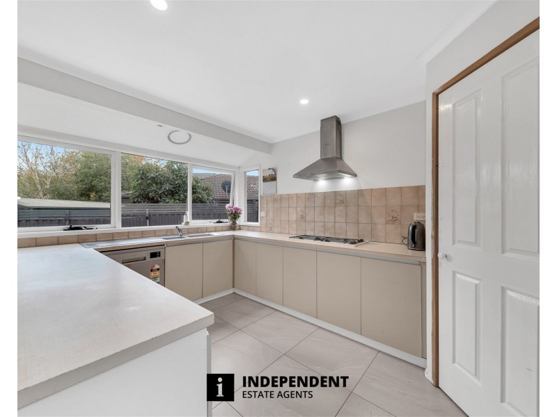 9 Hood Court, Berwick VIC 3806