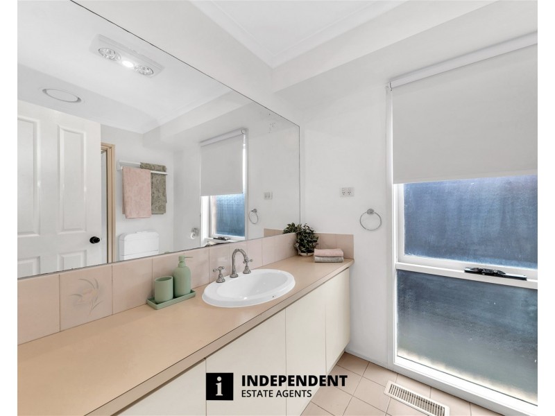 9 Hood Court, Berwick VIC 3806