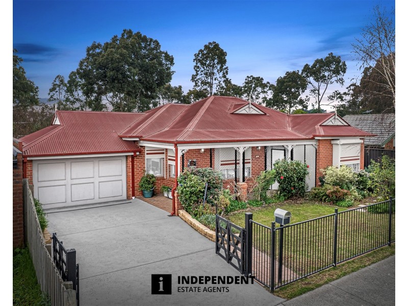 118  LAWLESS DRIVE, Cranbourne North VIC 3977