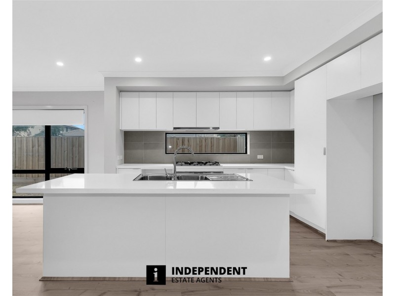 2 Treble Street, Junction Village VIC 3977
