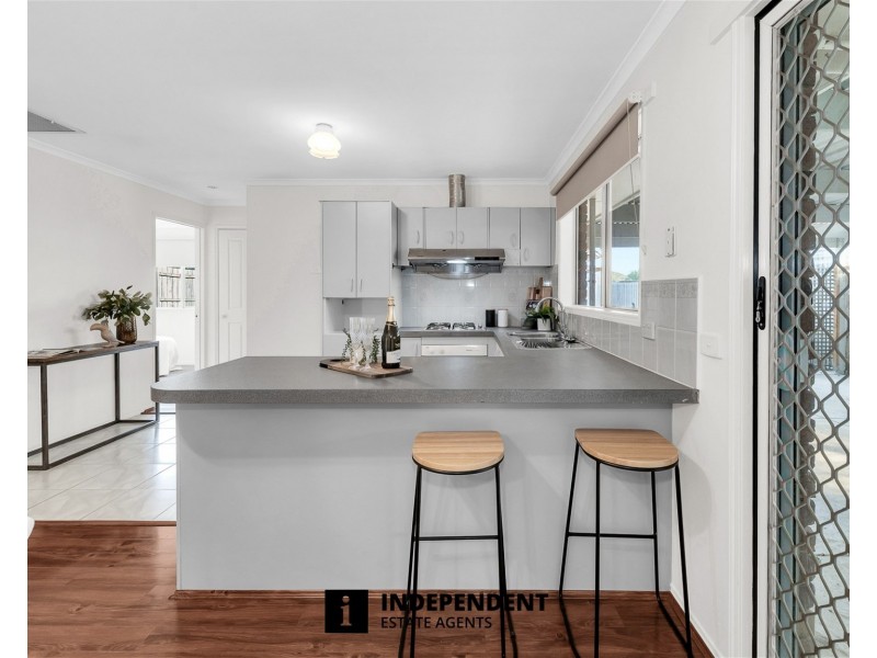 34 Bates Street, Cranbourne West VIC 3977