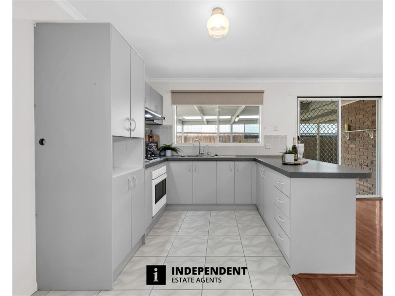 34 Bates Street, Cranbourne West VIC 3977