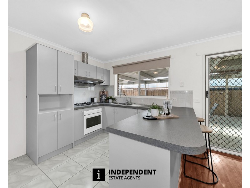 34 Bates Street, Cranbourne West VIC 3977