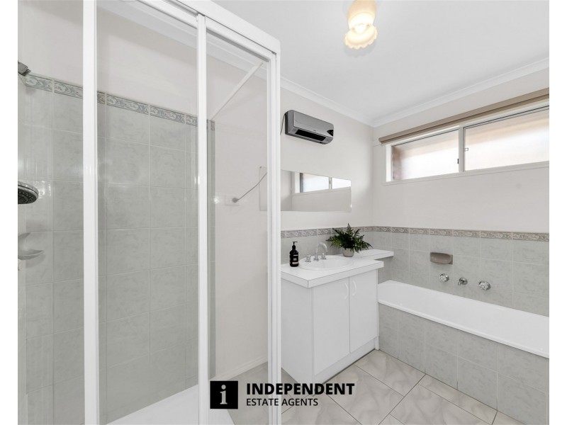 34 Bates Street, Cranbourne West VIC 3977