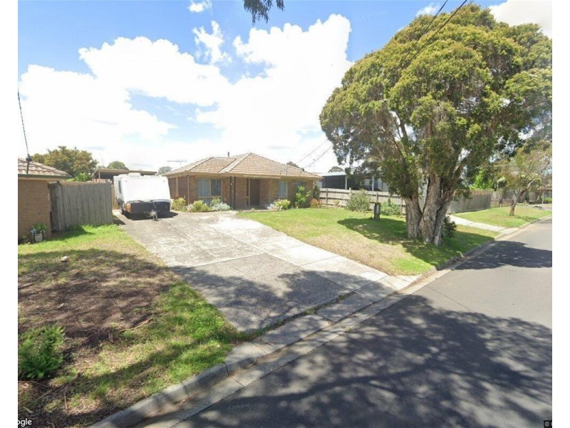 4 Lamont Crescent, Cranbourne VIC 3977