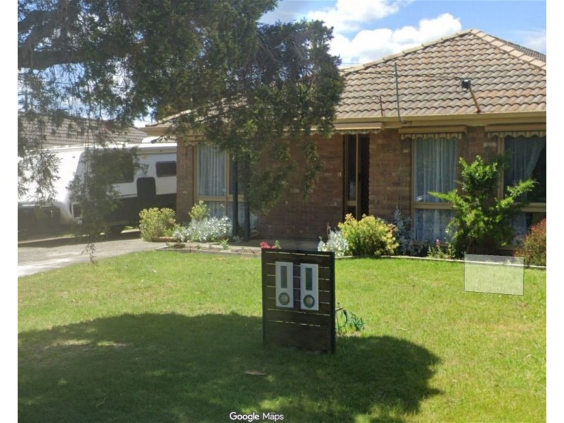 4 Lamont Crescent, Cranbourne VIC 3977