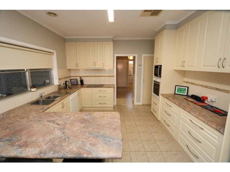 8 Jacaranda Avenue, Kyabram VIC 3620