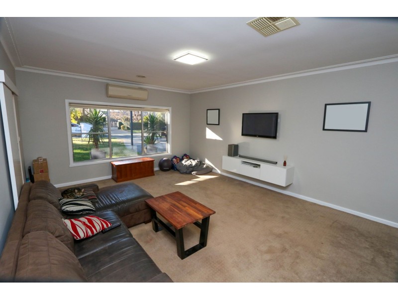 8 Jacaranda Avenue, Kyabram VIC 3620