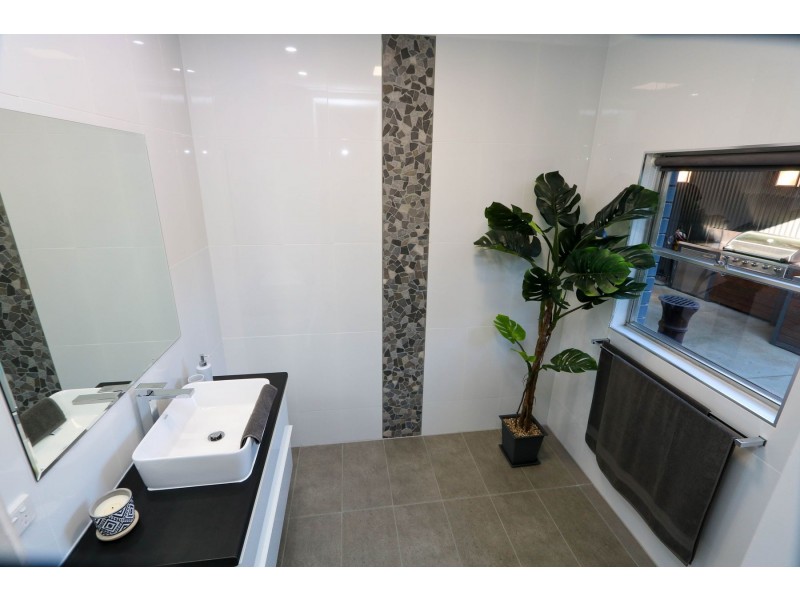 8 Jacaranda Avenue, Kyabram VIC 3620