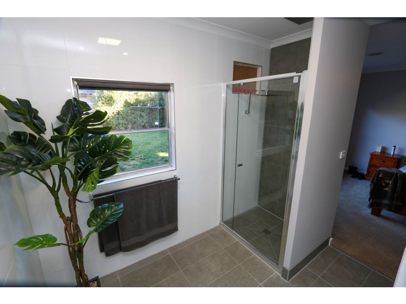 8 Jacaranda Avenue, Kyabram VIC 3620