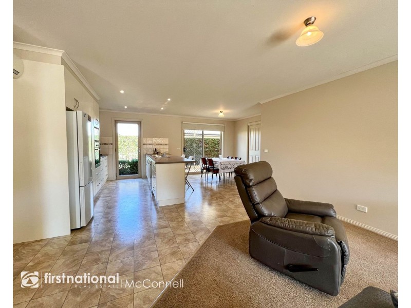 2/24 Saunders Street, Kyabram VIC 3620