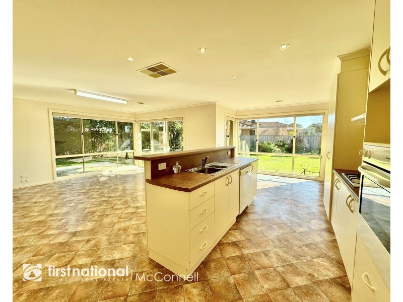 8 Henley Close, Kyabram VIC 3620