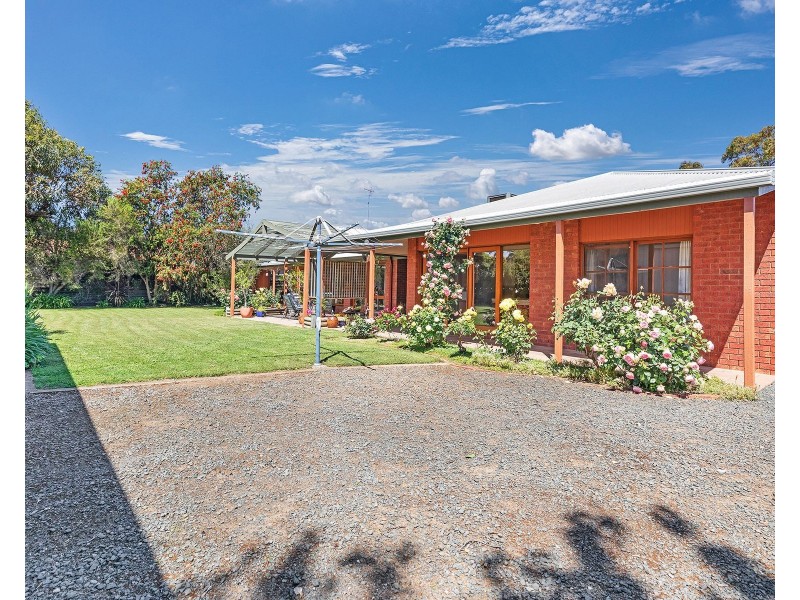 24 Outram Avenue, Kyabram VIC 3620