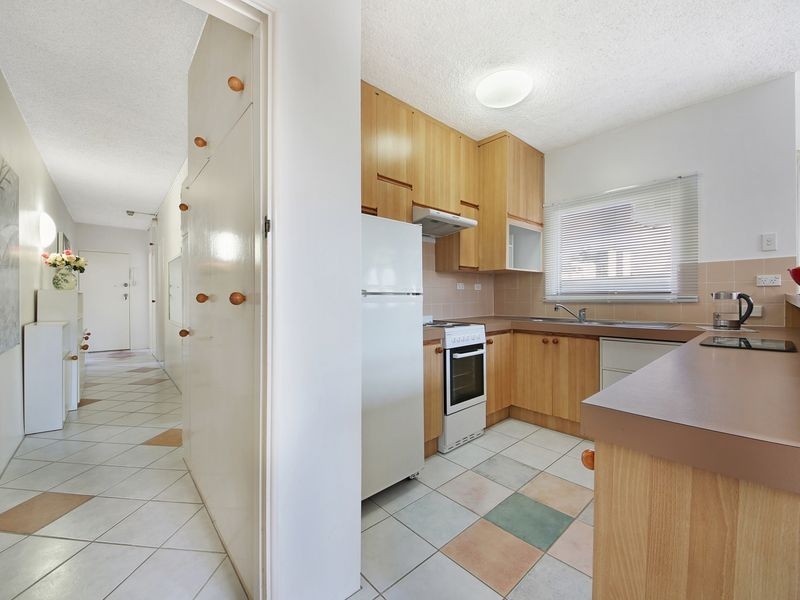 2B/32-34 Hanlan Street ‘Kinkabool’, Surfers Paradise QLD 4217