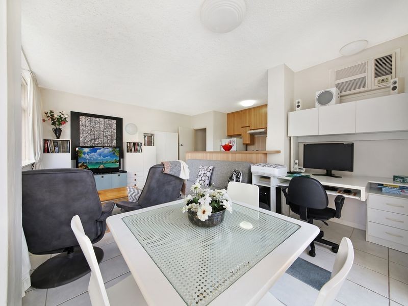 2B/32-34 Hanlan Street ‘Kinkabool’, Surfers Paradise QLD 4217