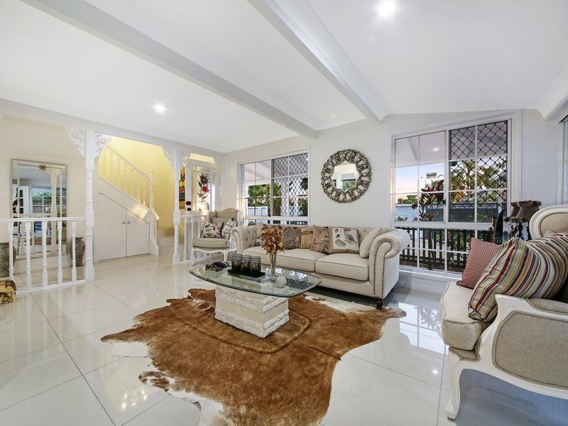 3 Darnay Road, Broadbeach Waters QLD 4218