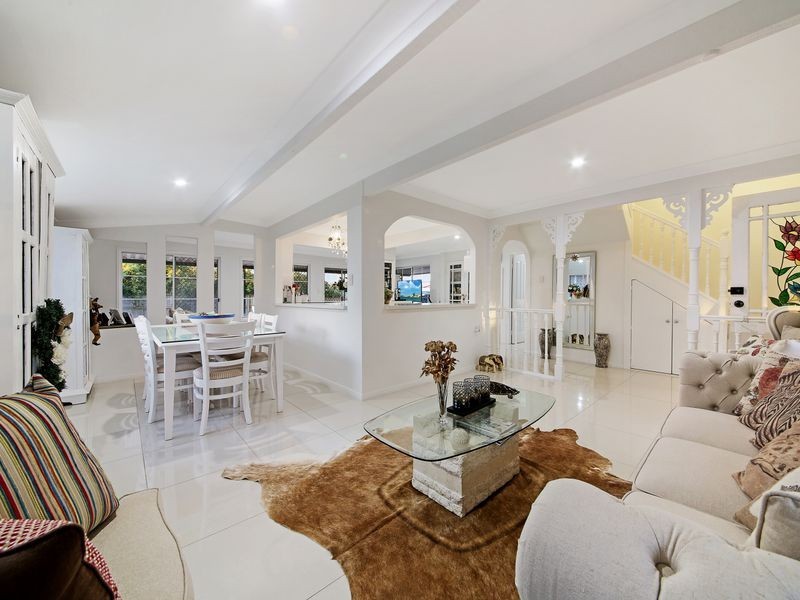 3 Darnay Road, Broadbeach Waters QLD 4218