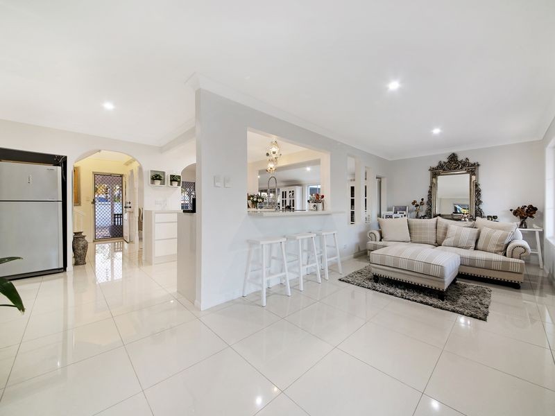 3 Darnay Road, Broadbeach Waters QLD 4218
