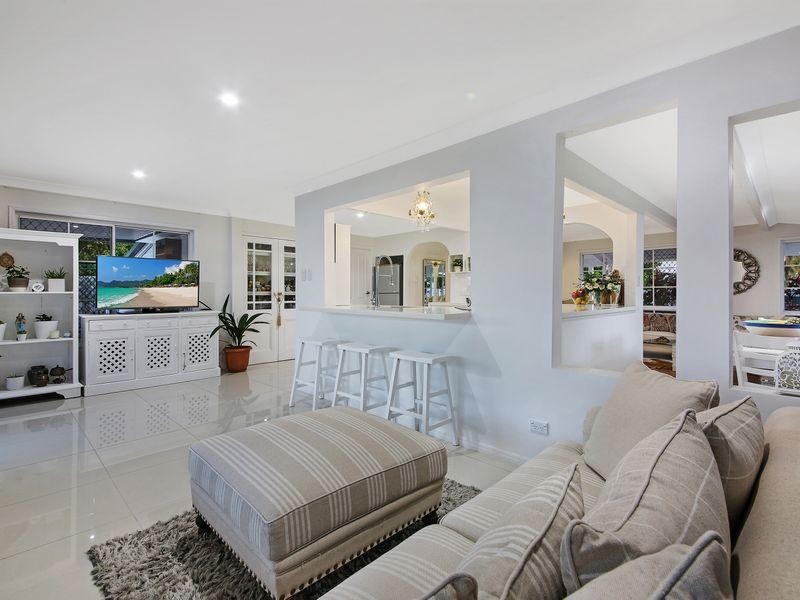 3 Darnay Road, Broadbeach Waters QLD 4218