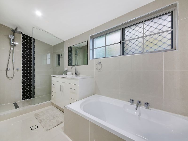 3 Darnay Road, Broadbeach Waters QLD 4218
