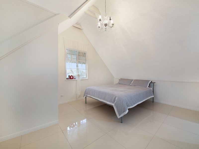 3 Darnay Road, Broadbeach Waters QLD 4218