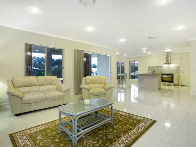 6 Perkins Close, Reedy Creek QLD 4227