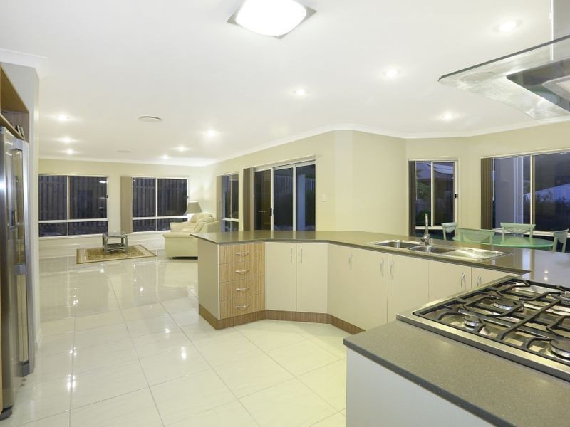 6 Perkins Close, Reedy Creek QLD 4227